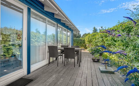 Safina - 1Km from the Sea: Hout, Veranda, Dek, Houten Vloer, Hardwood, Schaduw, Eco Hotel, Buitenmeubels, Stoel, Balkon