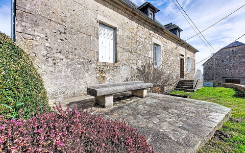 Gîte Saint Sauveur: Gebouw, Dag, Wolkenkrabber, Grootstedelijk Gebied, Stad, Appartement, Stedelijk Gebied, Architectuur, Condominium