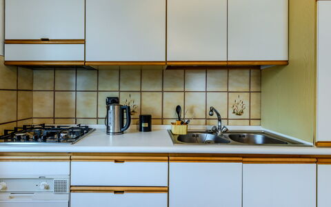 Lidia: Keuken, Toestel Van De Keuken, Countertop, Major Appliance, Interieur Ontwerp, Hout, Cabinetry, Fornuis, Gootsteen, Fornuis