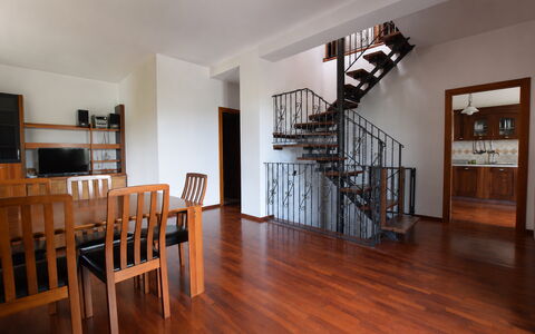 Villa Margi: Flooring, Verdieping, Interieur Ontwerp, Houten Vloer, Hout, Kamer, Laminaatvloer, Plafond, Huis, Hardwood