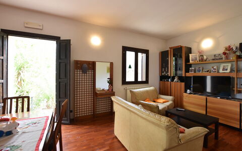 Villa Margi: Meubilair, Interieur Ontwerp, Flooring, Hout, Verdieping, Plafond, Tafel, Kamer, Woonkamer, Stoel