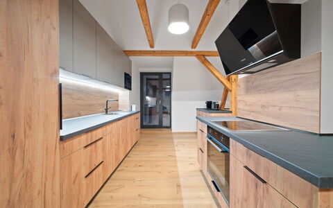 Na Kovárně: Flooring, Hout, Interieur Ontwerp, Verdieping, Houten Vloer, Plafond, Countertop, Keuken, Meubilair, Huis