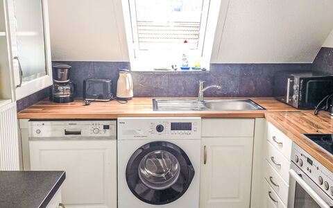Breite Straße: Wasmachine, Major Appliance, Flooring, Wasdroger, Toestel Van De Keuken, Keuken, Huishoudapparatuur, Wasruimte, Verdieping, Interieur Ontwerp