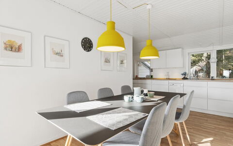 Adde - 150M from the Sea: Meubilair, Interieur Ontwerp, Flooring, Hout, Stoel, Verdieping, Plafond, Lichte Inrichting, Keuken En Eettafel, Eetkamer