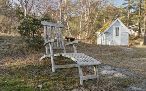 Adde - 150M from the Sea: Hout, Meubilair, Buitenmeubels, Verblijf, Takje, Backyard, Tuin, Werf, Stoel, Gazon