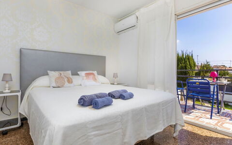 Mi Capricho: Meubilair, Interieur Ontwerp, Flooring, Slaapkamer, Verdieping, Bed, Laken, Bedding, Kamer, Plafond