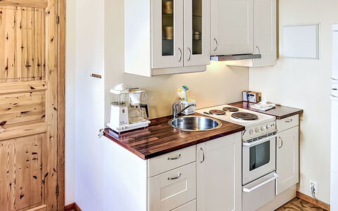 Mjølkerommet: Cabinetry, Keuken, Toestel Van De Keuken, Meubilair, Countertop, Major Appliance, Hout, Interieur Ontwerp, Flooring, Wastafel