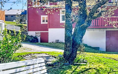 Mjølkerommet: Blad, Afdeling, Struik, Woongebied, Huis, Huis, Land Lot, Tuin, Gazon, Groundcover