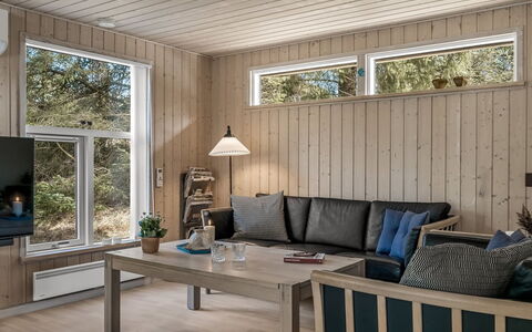 Ayen - 1.2Km from the Sea: Meubilair, Hout, Interieur Ontwerp, Flooring, Verdieping, Stoel, Kamer, Plafond, Woonkamer, Appartement