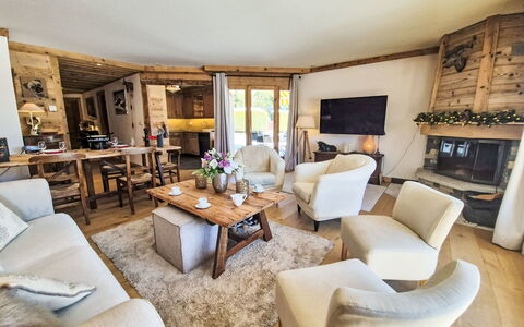 Manila 7: Meubilair, Hout, Interieur Ontwerp, Huis, Tafel, Bankstel, Woonkamer, Huis, Stoel, Verlichting