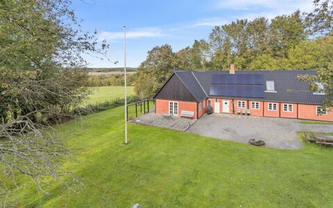 Sigbritt - 3.7Km from the Sea: Meubilair, Hout, Interieur Ontwerp, Flooring, Verdieping, Stoel, Kamer, Plafond, Woonkamer, Appartement