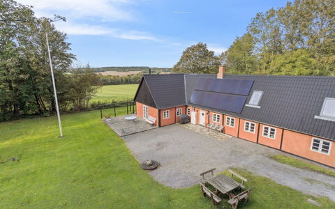 Sigbritt - 3.7Km from the Sea: Meubilair, Hout, Interieur Ontwerp, Flooring, Verdieping, Stoel, Kamer, Plafond, Woonkamer, Appartement