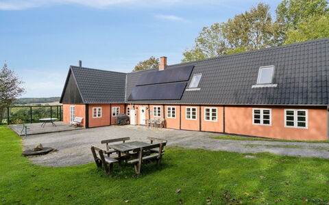Sigbritt - 3.7Km from the Sea: Meubilair, Hout, Interieur Ontwerp, Flooring, Verdieping, Stoel, Kamer, Plafond, Woonkamer, Appartement