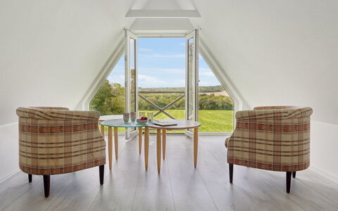 Sigbritt - 3.7Km from the Sea: Meubilair, Hout, Interieur Ontwerp, Flooring, Verdieping, Stoel, Kamer, Plafond, Woonkamer, Appartement