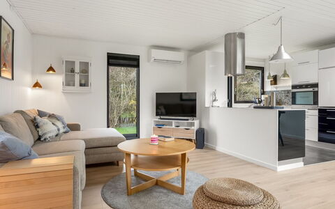 Arild - 700M from the Sea: Meubilair, Hout, Interieur Ontwerp, Flooring, Verdieping, Stoel, Kamer, Plafond, Woonkamer, Appartement