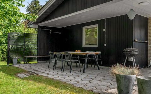 Arild - 700M from the Sea: Meubilair, Hout, Interieur Ontwerp, Flooring, Verdieping, Stoel, Kamer, Plafond, Woonkamer, Appartement