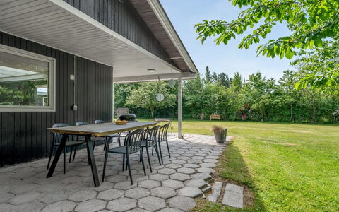 Arild - 700M from the Sea: Meubilair, Hout, Interieur Ontwerp, Flooring, Verdieping, Stoel, Kamer, Plafond, Woonkamer, Appartement