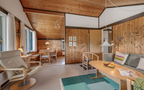 Flory - 400M from the Sea: Interieur Ontwerp, Flooring, Plafond, Hout, Verdieping, Meubilair, Lichte Inrichting, Kamer, Huis, Woonkamer