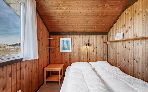 Flory - 400M from the Sea: Hout, Slaapkamer, Huis, Bed, Plafond, Bedding, Laken, Bed Frame, Beits, Hardwood