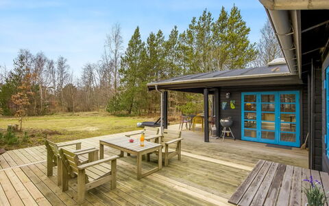 Aksinja - 500M from the Sea: Hout, Huis, Huis, Verblijf, Garden Gebouwen, Siding, Blokhut, Veranda, Hardwood, Schaduw