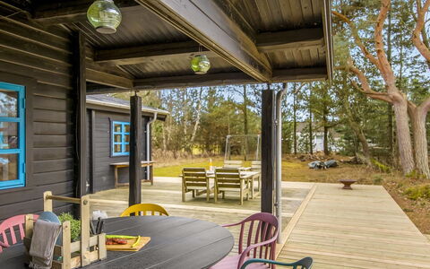 Aksinja - 500M from the Sea: Hout, Verblijf, Huis, Deur, Garden Gebouwen, Veranda, Hardwood, Dek, Schaduw, Plank
