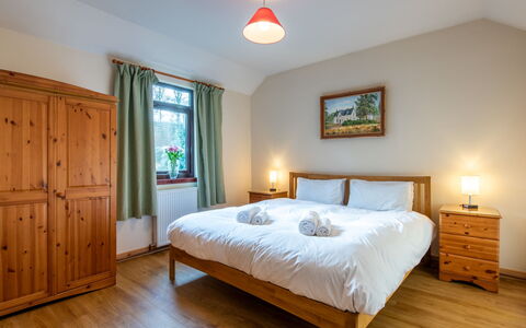 Fishermans Riverside Combi: Bed, Slaapkamer, Hout, Laken, Bedding, Bed Frame, Meubilair, Interieur Ontwerp, Plafond, Nachtkastje