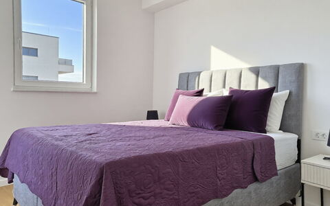Lidija: Bed, Meubilair, Bedding, Slaapkamer, Laken, Interieur Ontwerp, Linens, Flooring, Verdieping, Textiel