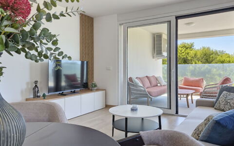 Lidija: Meubilair, Interieur Ontwerp, Flooring, Muur, Verdieping, Hout, Plafond, Bankstel, Woonkamer, Huis