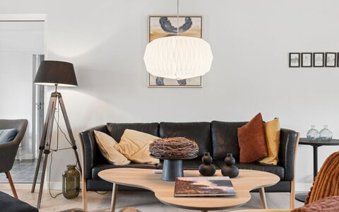 Grette - 600M from the Sea: Meubilair, Interieur Ontwerp, Flooring, Verdieping, Verlichting, Woonkamer, Huis, Lichte Inrichting, Kamer, Lamp