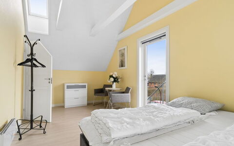 Grette - 600M from the Sea: Interieur Ontwerp, Flooring, Meubilair, Slaapkamer, Verdieping, Bed, Hout, Plafond, Kamer, Bedding