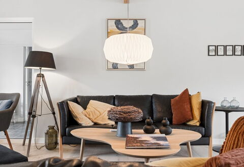 Grette - 600M from the Sea: Meubilair, Interieur Ontwerp, Flooring, Verdieping, Verlichting, Woonkamer, Huis, Lichte Inrichting, Kamer, Lamp
