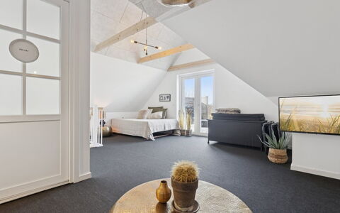 Strandulf - 1Km from the Sea: Meubilair, Hout, Interieur Ontwerp, Flooring, Verdieping, Stoel, Kamer, Plafond, Woonkamer, Appartement