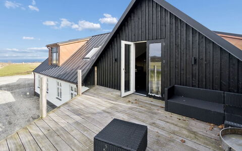 Strandulf - 1Km from the Sea: Meubilair, Hout, Interieur Ontwerp, Flooring, Verdieping, Stoel, Kamer, Plafond, Woonkamer, Appartement