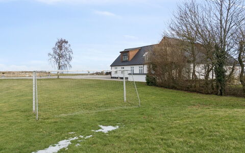 Strandulf - 1Km from the Sea: Meubilair, Hout, Interieur Ontwerp, Flooring, Verdieping, Stoel, Kamer, Plafond, Woonkamer, Appartement