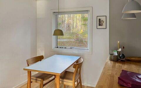 Ermelina - 150M from the Sea: Meubilair, Interieur Ontwerp, Flooring, Verdieping, Muur, Hout, Tafel, Plafond, Keuken En Eettafel, Eetkamer