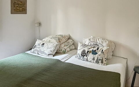 Ermelina - 150M from the Sea: Slaapkamer, Bed, Bedding, Laken, Interieur Ontwerp, Linens, Meubilair, Textiel, Kamer, Kussen