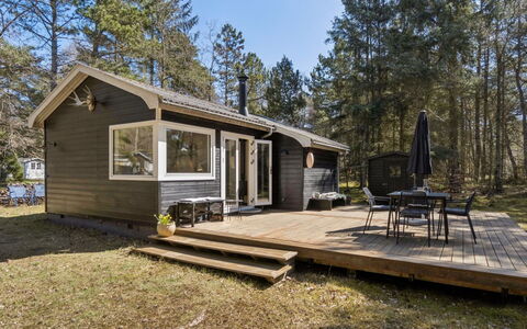 Ermelina - 150M from the Sea: Hout, Huis, Verblijf, Huis, Siding, Garden Gebouwen, Blokhut, Schuur, Veranda, Hardwood