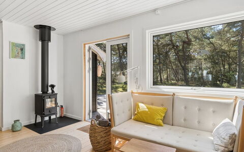 Ermelina - 150M from the Sea: Interieur Ontwerp, Flooring, Hout, Verdieping, Meubilair, Houten Vloer, Plafond, Woonkamer, Verlichting, Kamer