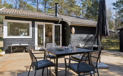 Ermelina - 150M from the Sea: Hout, Huis, Huis, Deur, Verblijf, Meubilair, Veranda, Stoel, Dek, Siding