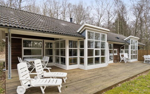 Aarre - 1Km from the Sea: Huis, Deur, Verblijf, Landgoed, Siding, Veranda, Schuifraam, Tuin, Werf, Schaduw