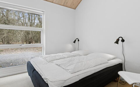 Aarre - 1Km from the Sea: Hout, Slaapkamer, Bed, Bedding, Laken, Plafond, Bed Frame, Kamer, Linens, Hardwood