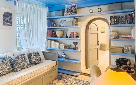 Luxury Suite 244: Meubilair, Blauw, Interieur Ontwerp, Bankstel, Muur, Flooring, Verdieping, Kamer, Plafond, Huis