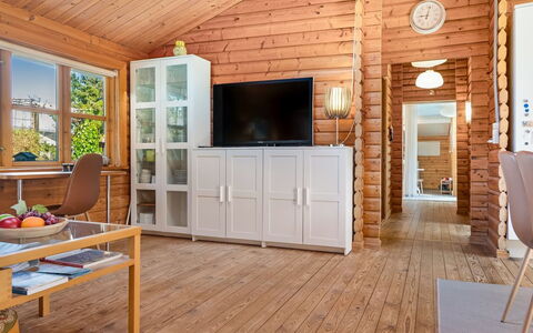 Tjarko - 690M to the Fjord: Meubilair, Interieur Ontwerp, Hout, Flooring, Plafond, Verdieping, Kamer, Huis, Verlichting, Woonkamer