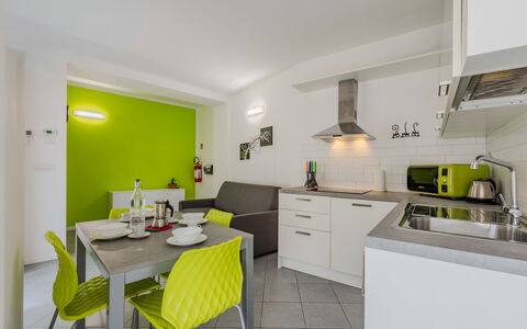 Antica Corte: Interieur Ontwerp, Keuken, Verdieping, Plafond, Kamer, Countertop, Appartement, Wastafel, Major Appliance, Stoel