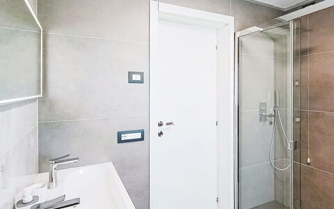 Mb Guest House: Flooring, Muur, Verdieping, Loodgieterswerkinrichting, Badkamer, Interieur Ontwerp, Loodgieter, Plafond, Deur, Samengesteld Materiaal