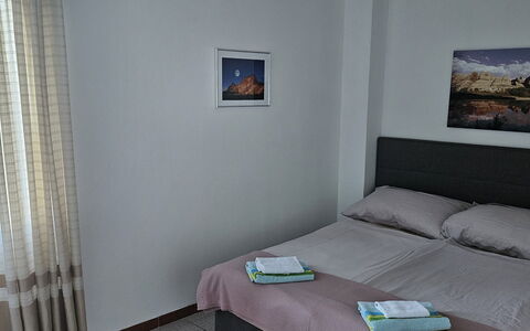 The Heritage Home: Meubilair, Slaapkamer, Bed, Interieur Ontwerp, Verdieping, Hout, Laken, Flooring, Kamer, Bedding