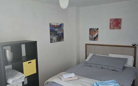 The Heritage Home: Meubilair, Bed, Slaapkamer, Bedding, Muur, Interieur Ontwerp, Laken, Verdieping, Kamer, Linens