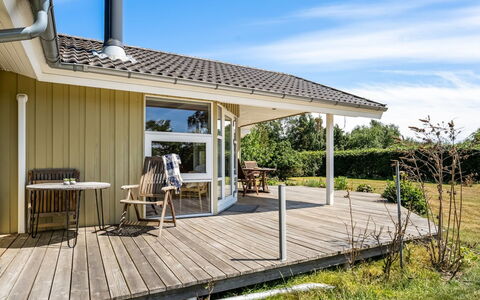 Alexis - 500M from the Sea: Meubilair, Hout, Interieur Ontwerp, Flooring, Verdieping, Stoel, Kamer, Plafond, Woonkamer, Appartement