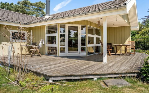 Alexis - 500M from the Sea: Hout, Huis, Dak, Huis, Verblijf, Veranda, Deur, Siding, Landgoed, Schaduw