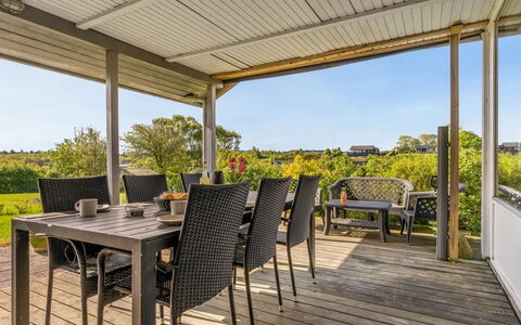 Dimo - 75M to the Fjord: Meubilair, Hout, Stoel, Keuken En Eettafel, Tafel, Veranda, Houten Vloer, Buitenmeubels, Dek, Schaduw